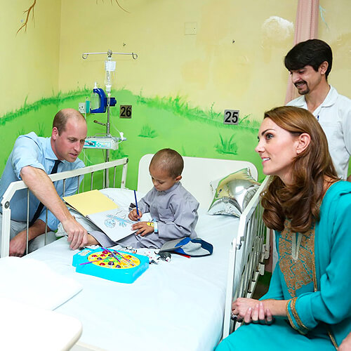 Prince Willam and Kate comfort child patients at Shaukat Khanum Hospital